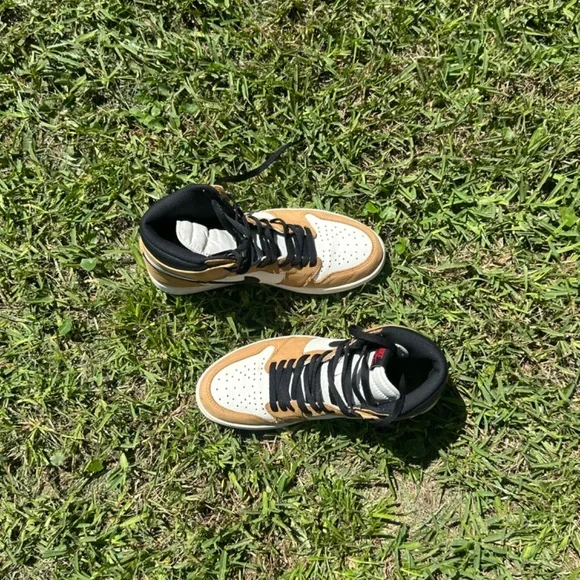 Air Jordan 1 Retro High OG Rookie of the Year. Mens 10. - Picture 2 of 4